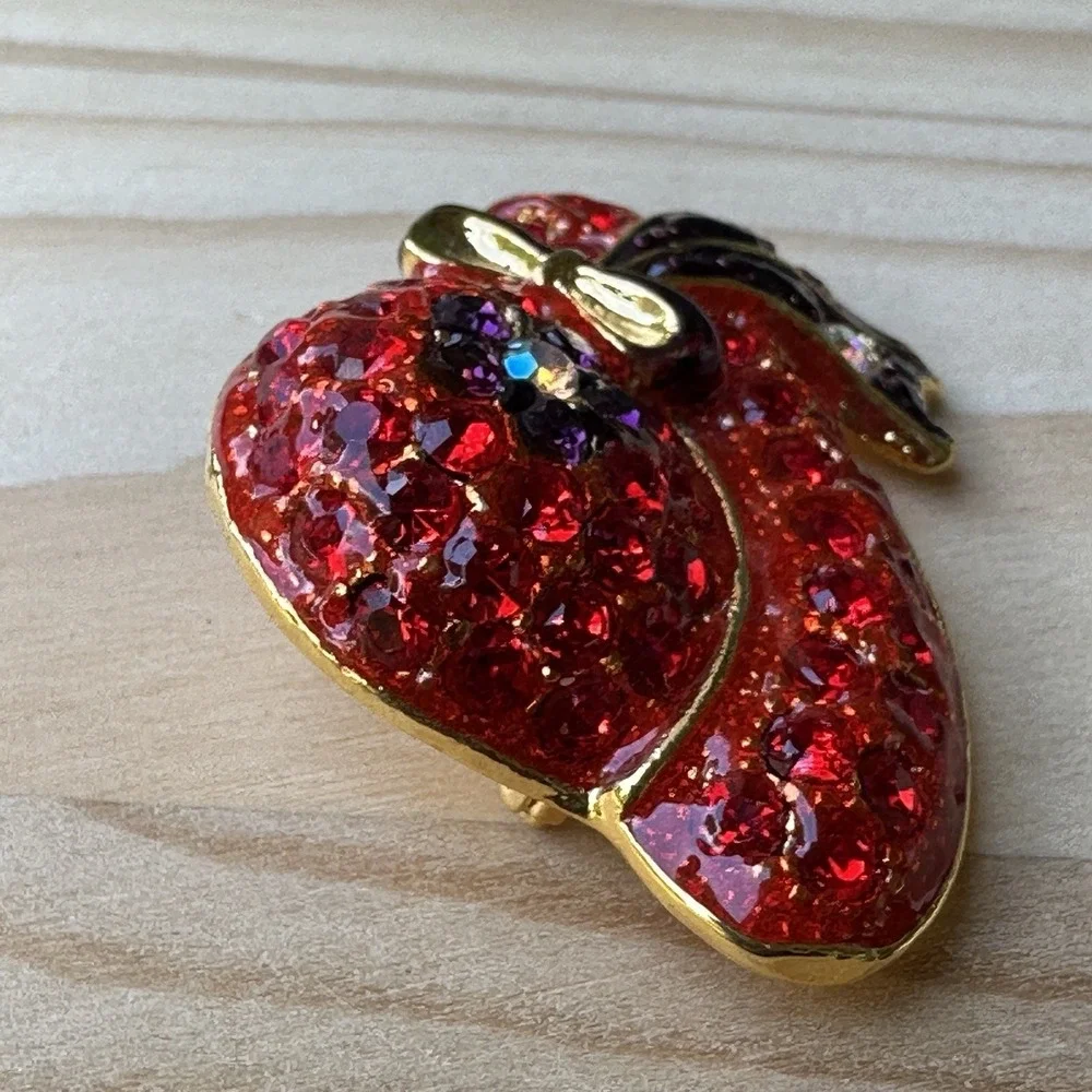 Red Hat‎ Society Brooch Pin Pendant 1.75 Inch Red Enamel Purple Crystals Gold